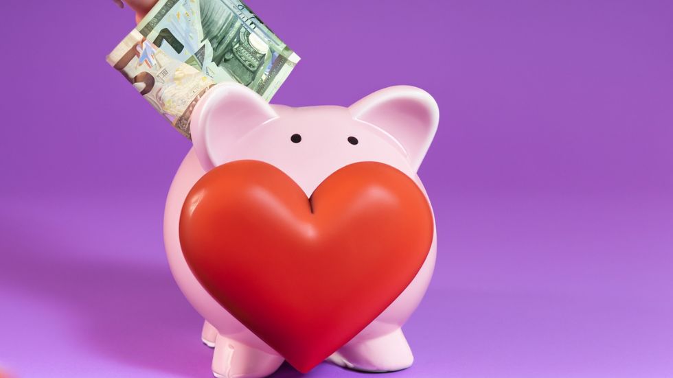 How to Save Money with Your Girlfriend: Tips and Tricks